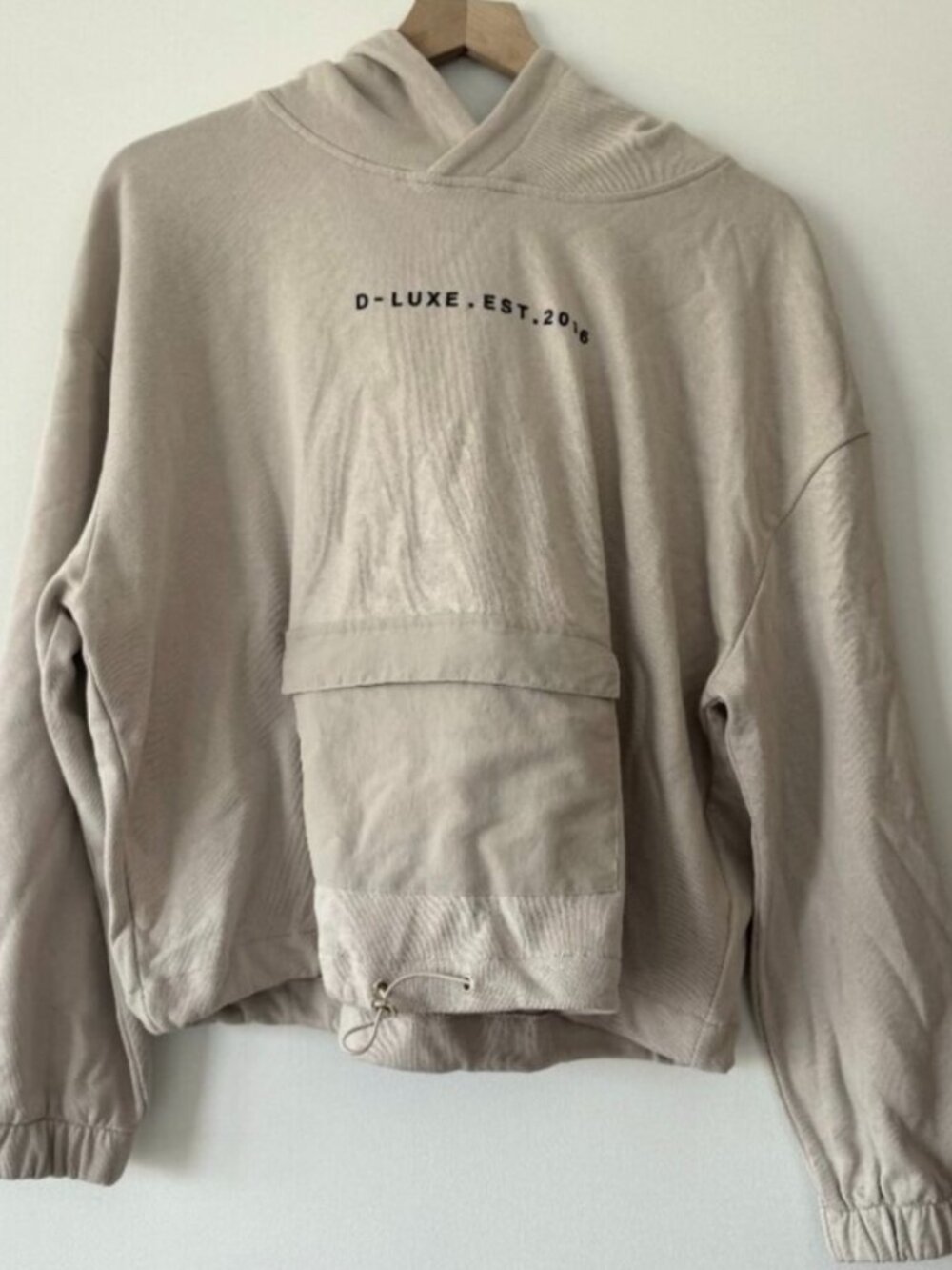Decjuba Sweater Size Medium
